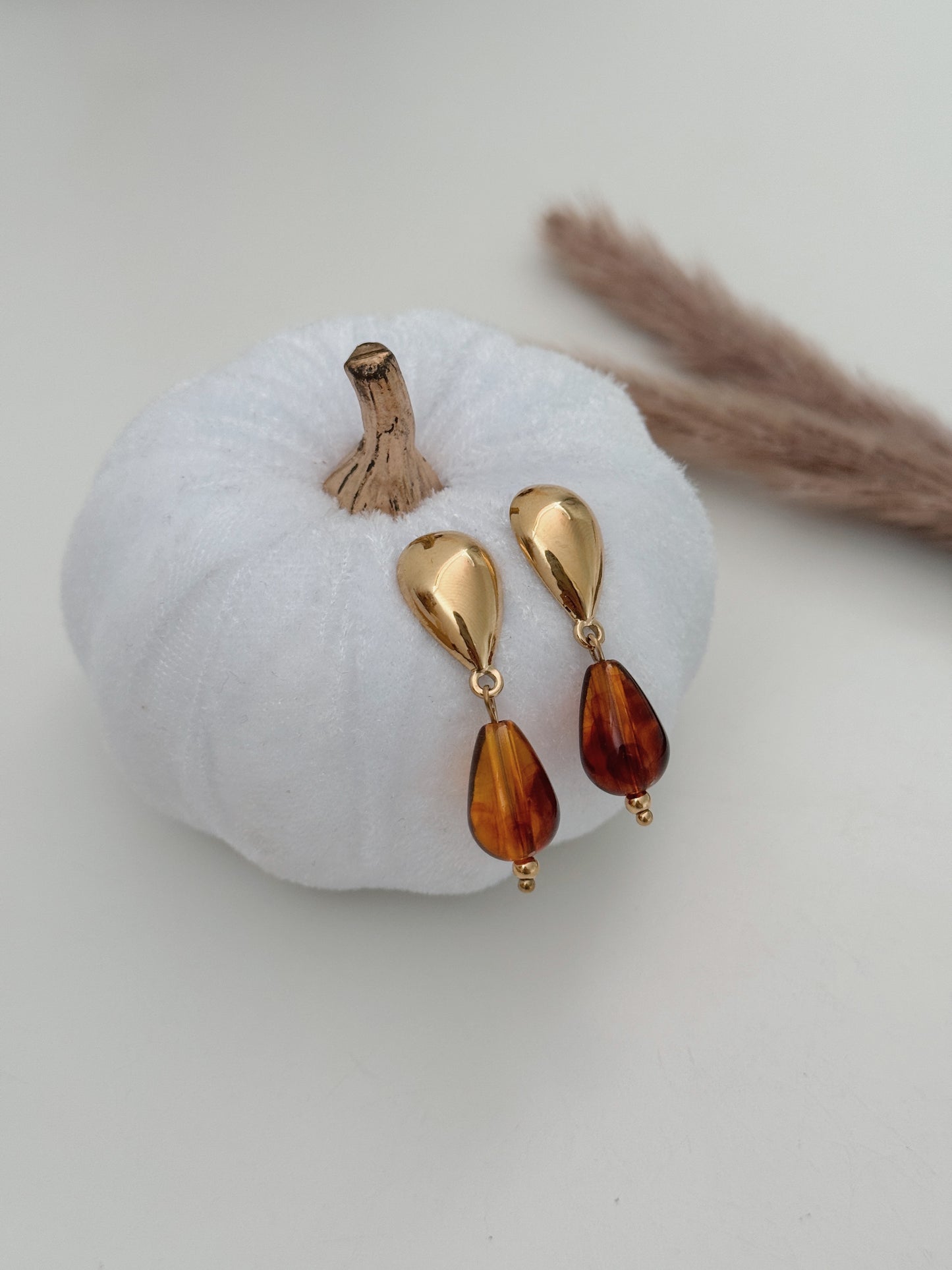Brincos gota Âmbar