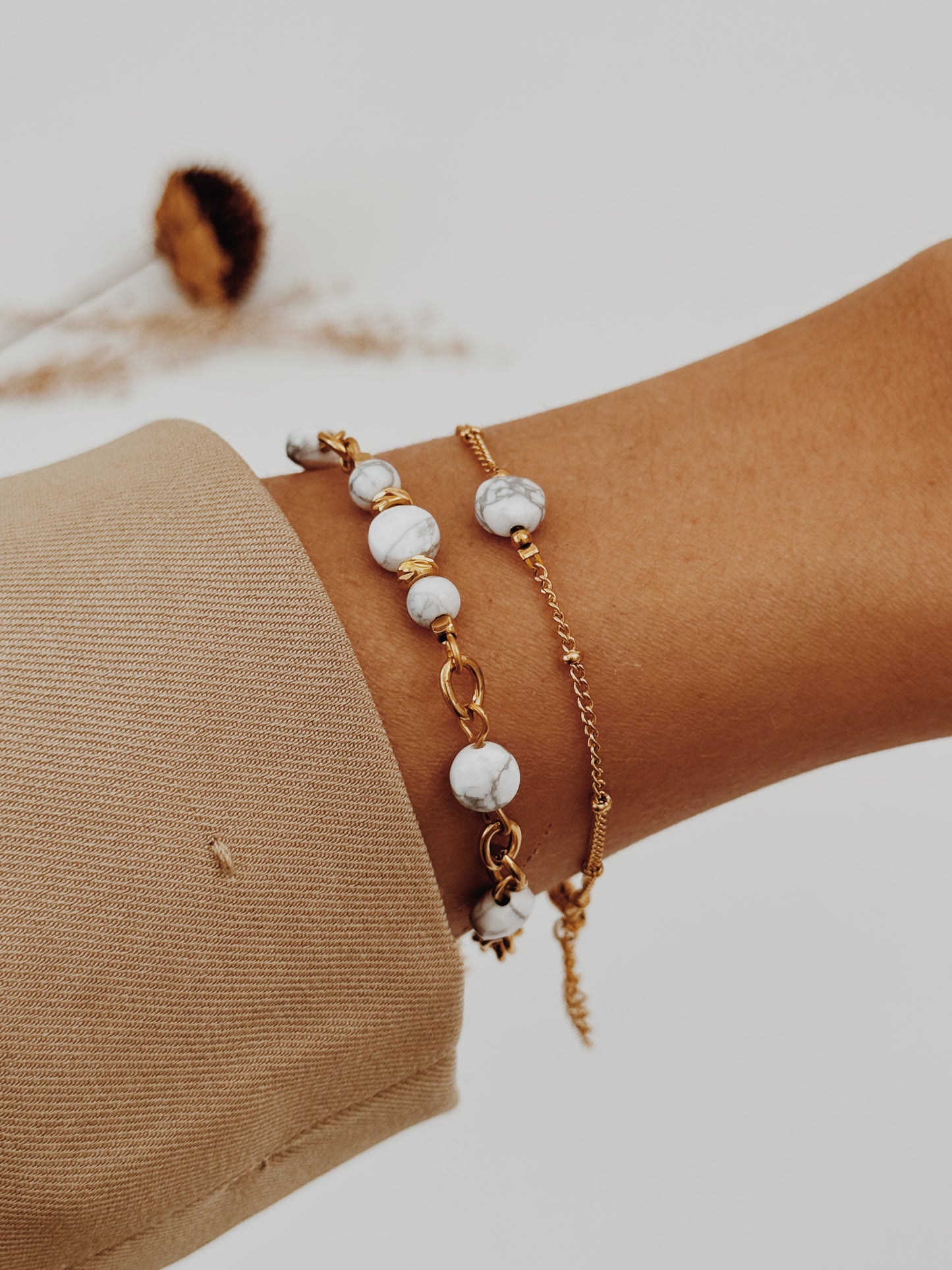 Pulseira Aurora Howlite