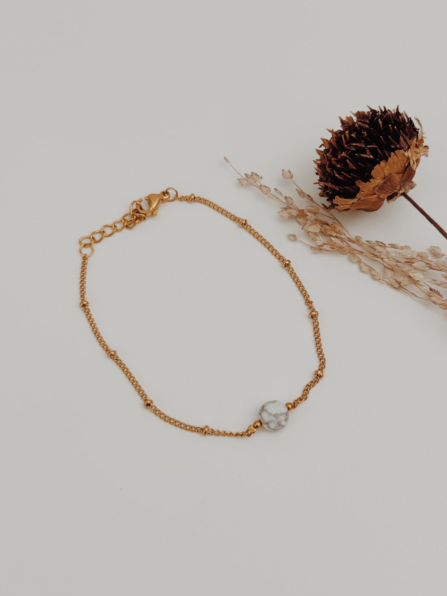 Pulseira Aurora Howlite