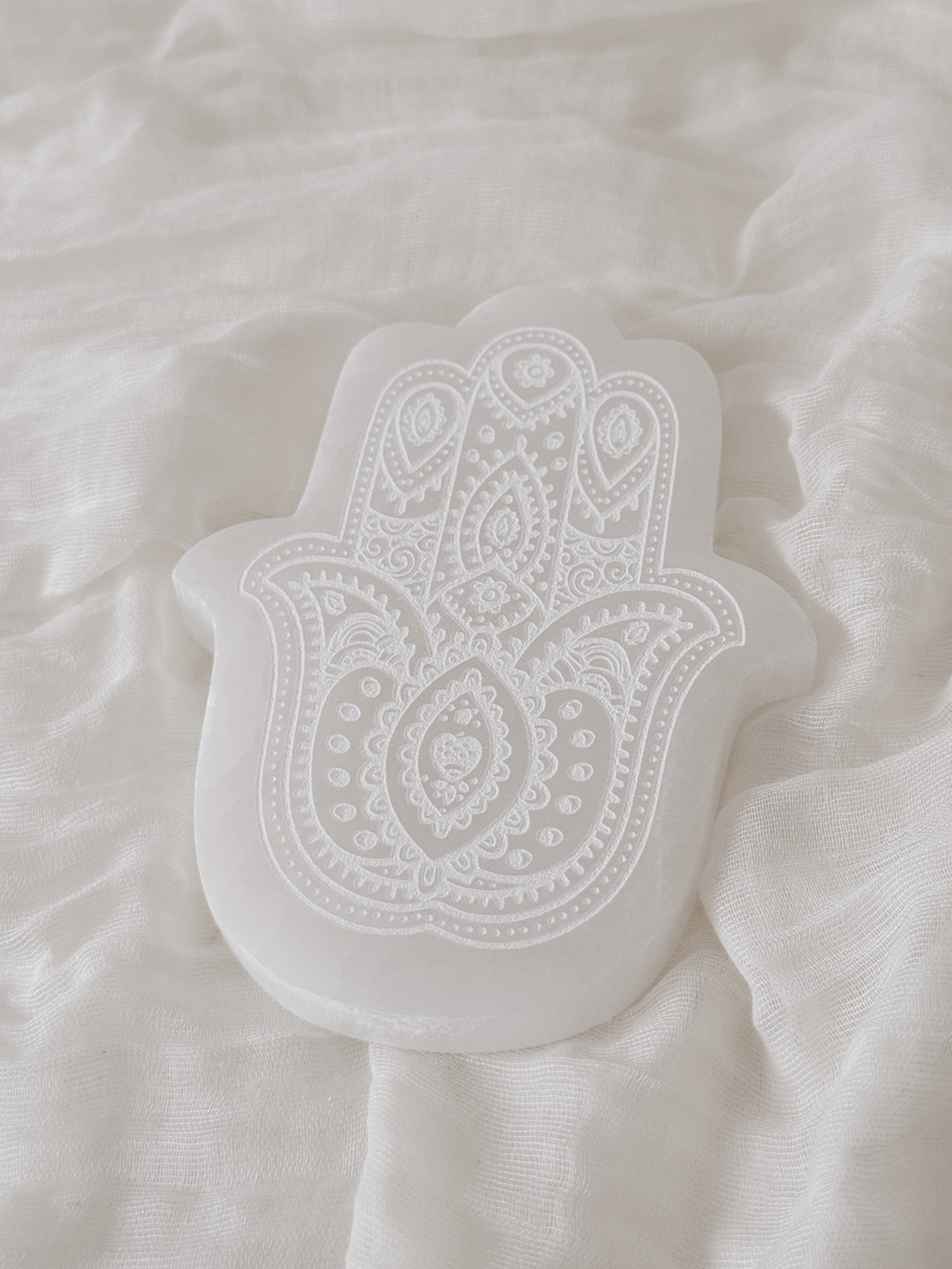 Base Selenite | Mão Hamsá