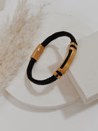 Pulseira homem dourada couro preto