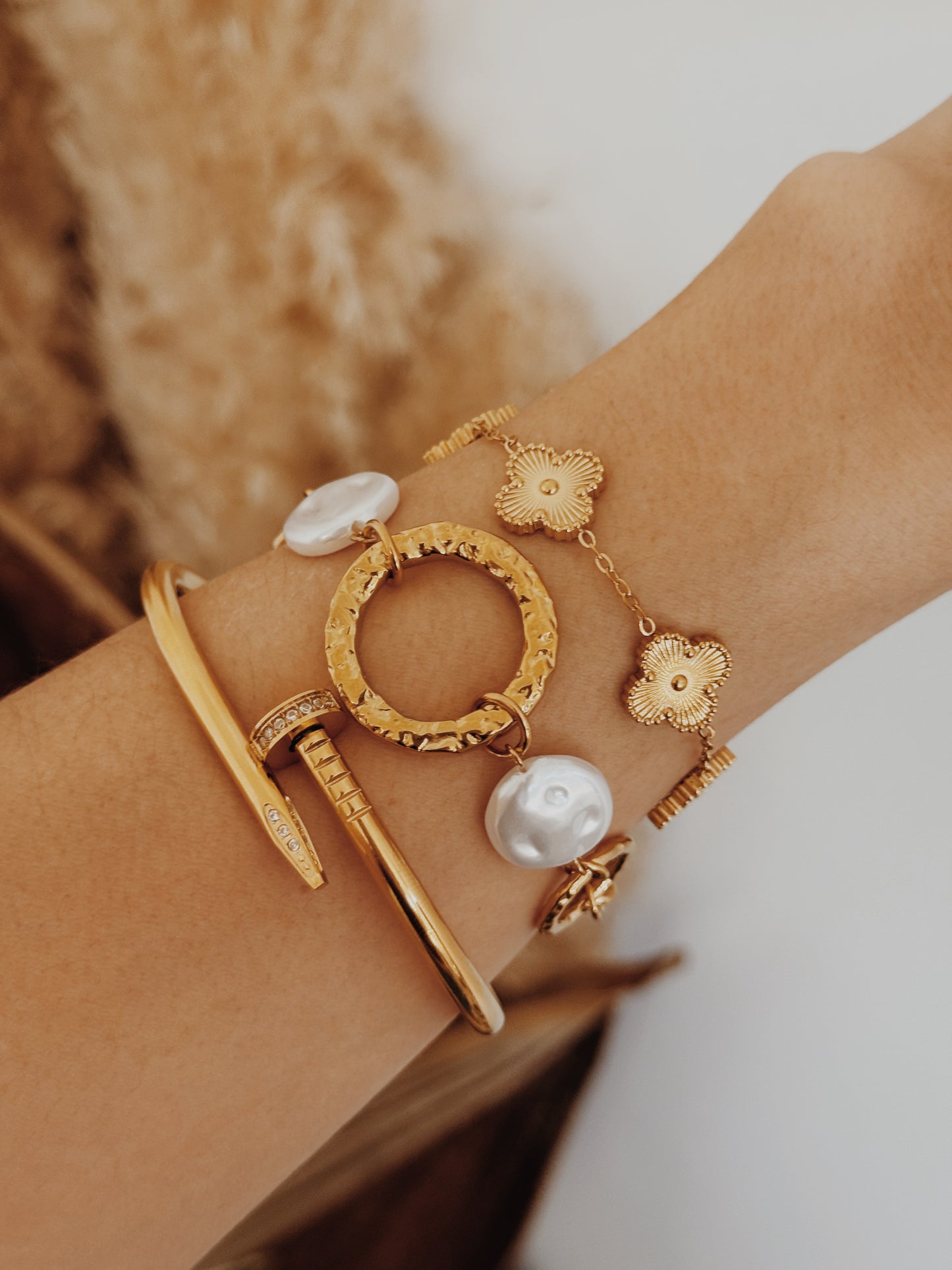 Pulseira trevos dourada