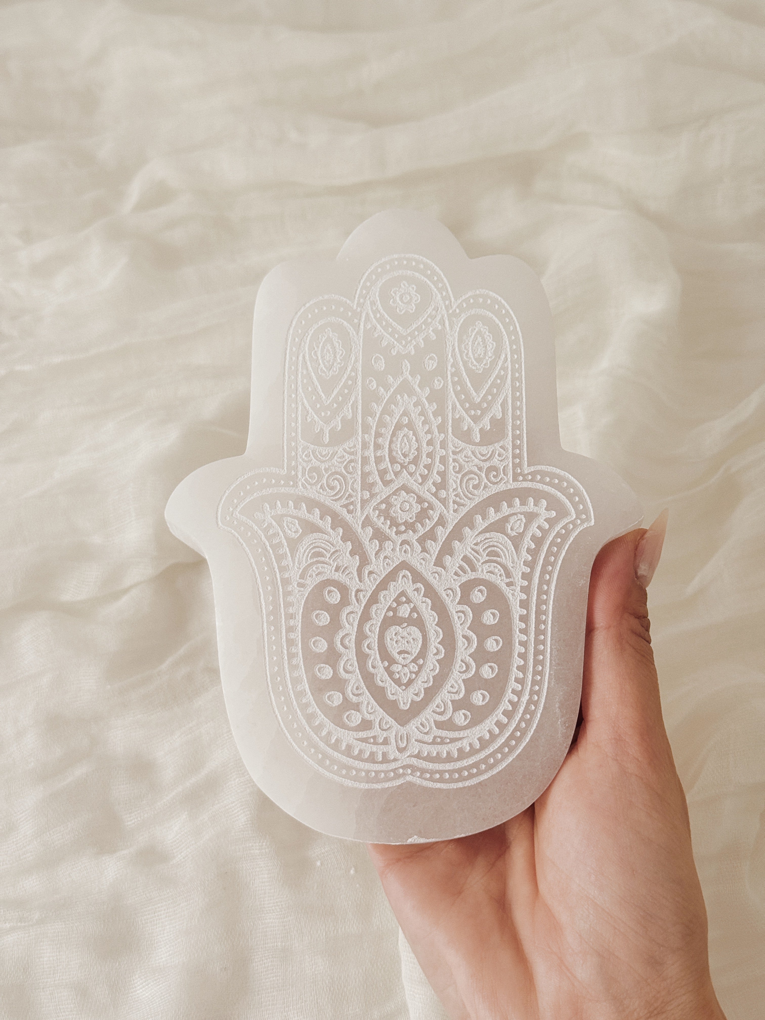 Base Selenite | Mão Hamsá