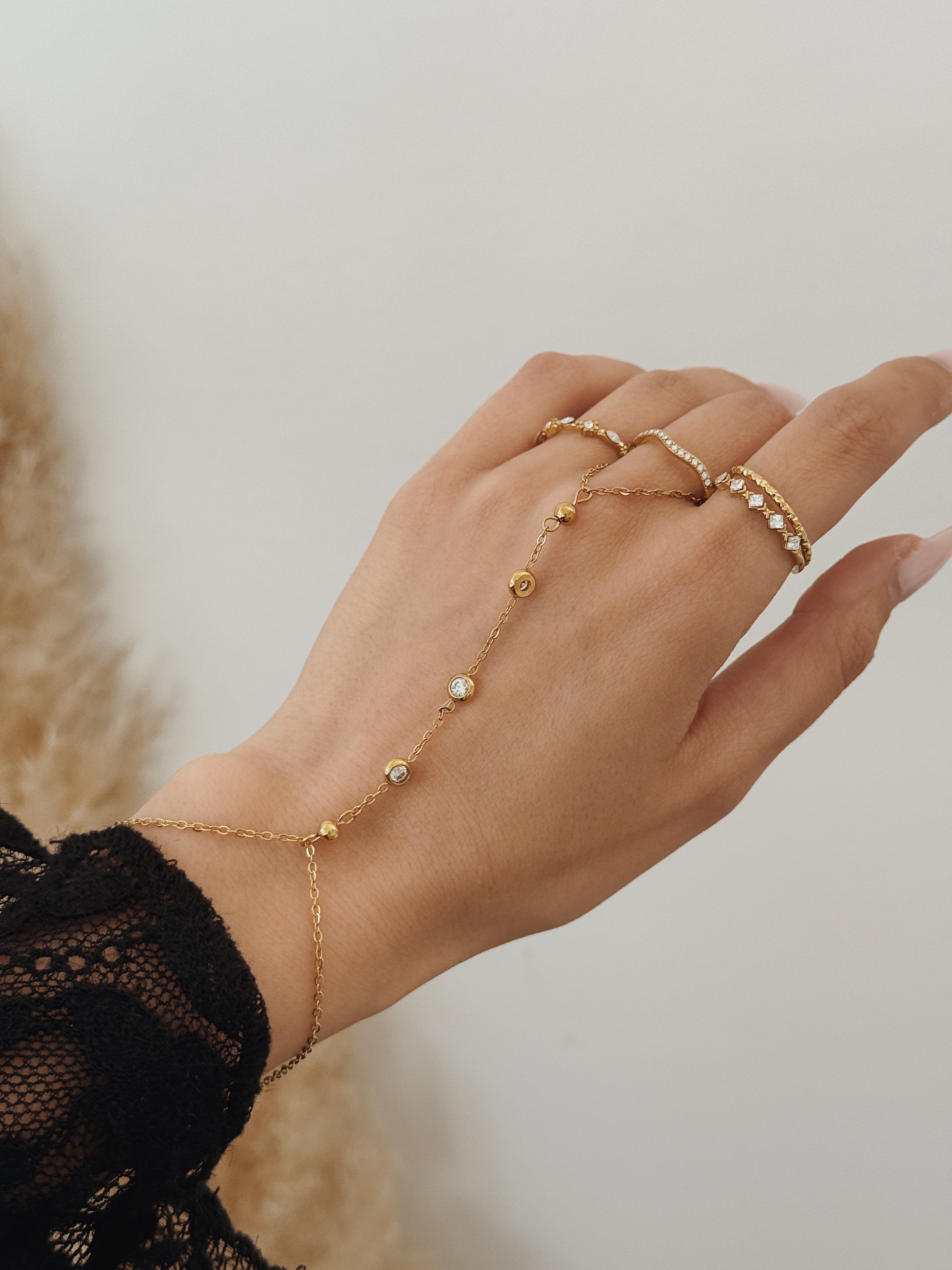 Pulseira de mão Lyra