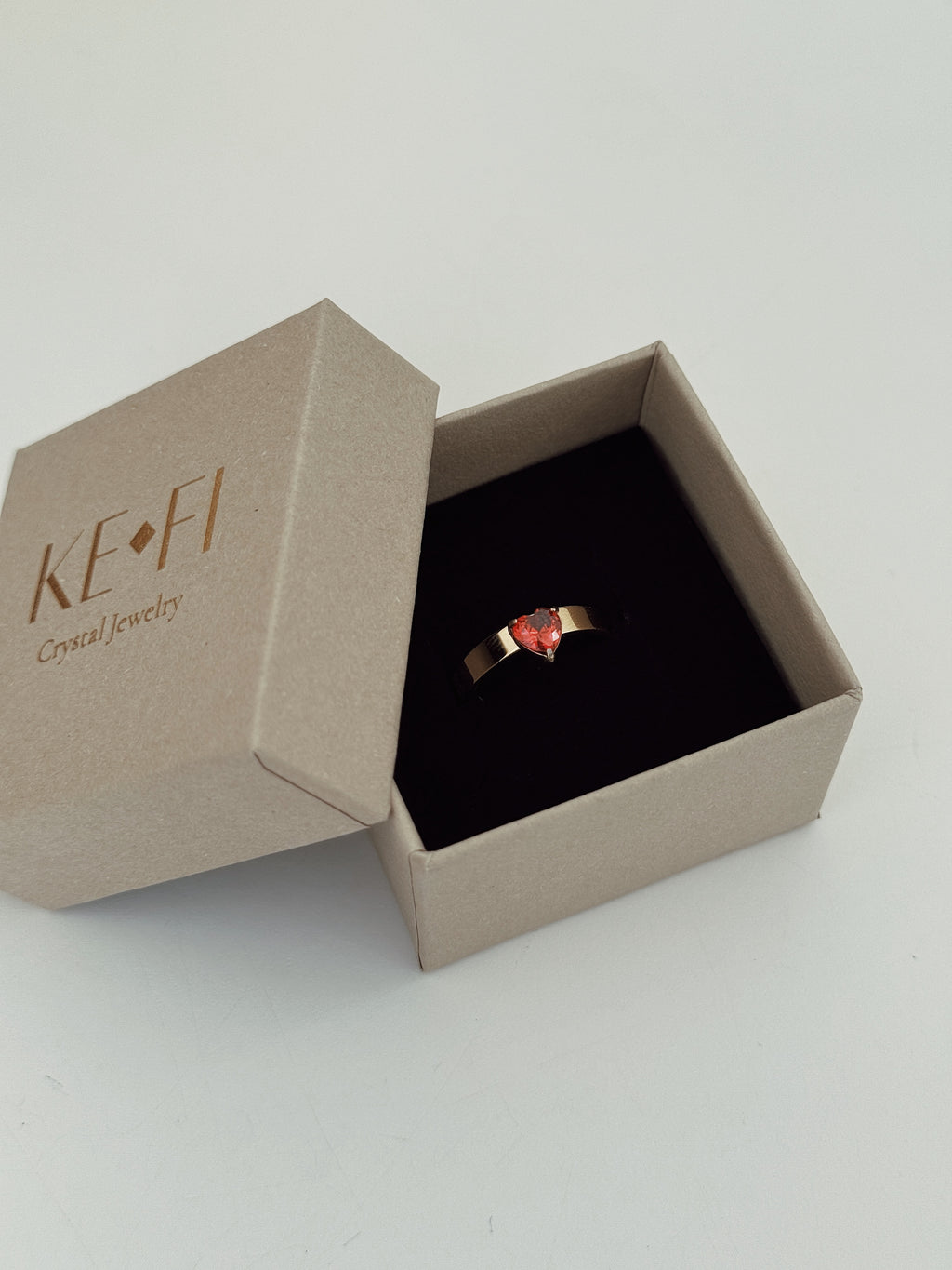 Anel Love red