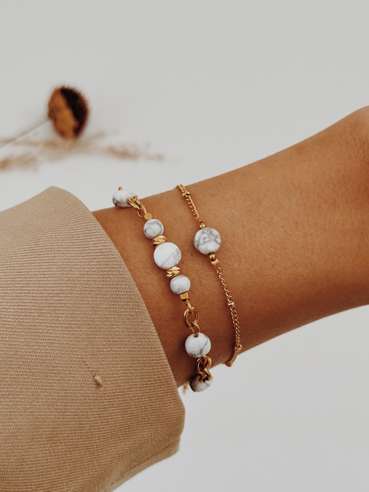 Pulseira Aurora Howlite
