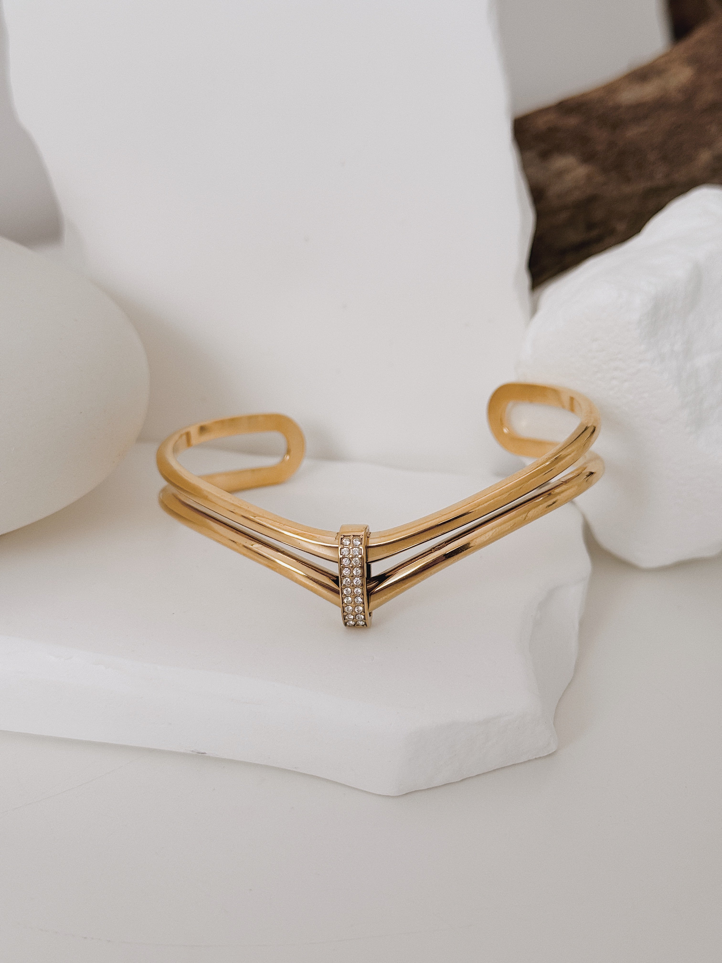 Pulseira em V | rígida