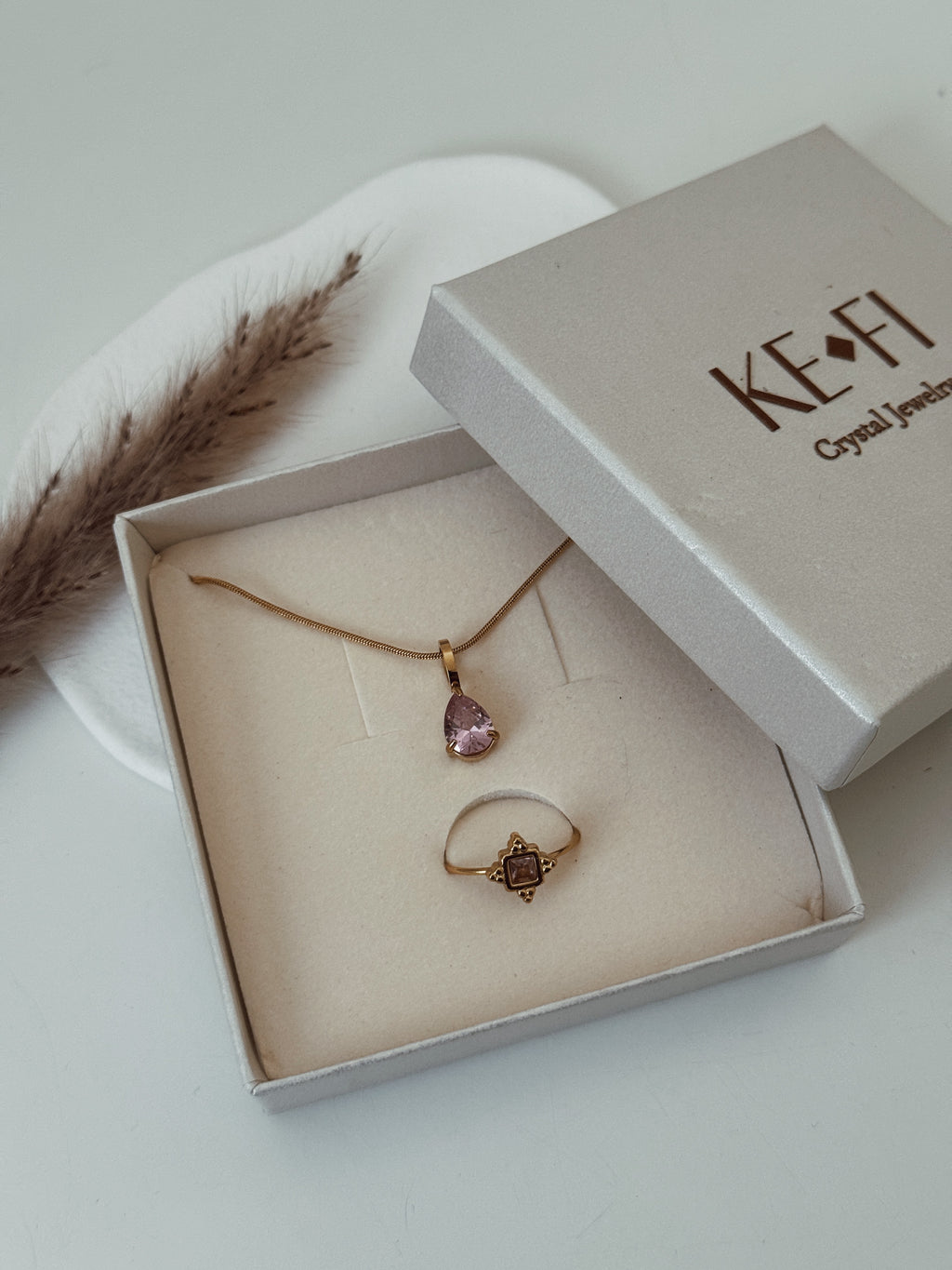 Colar gota rosa