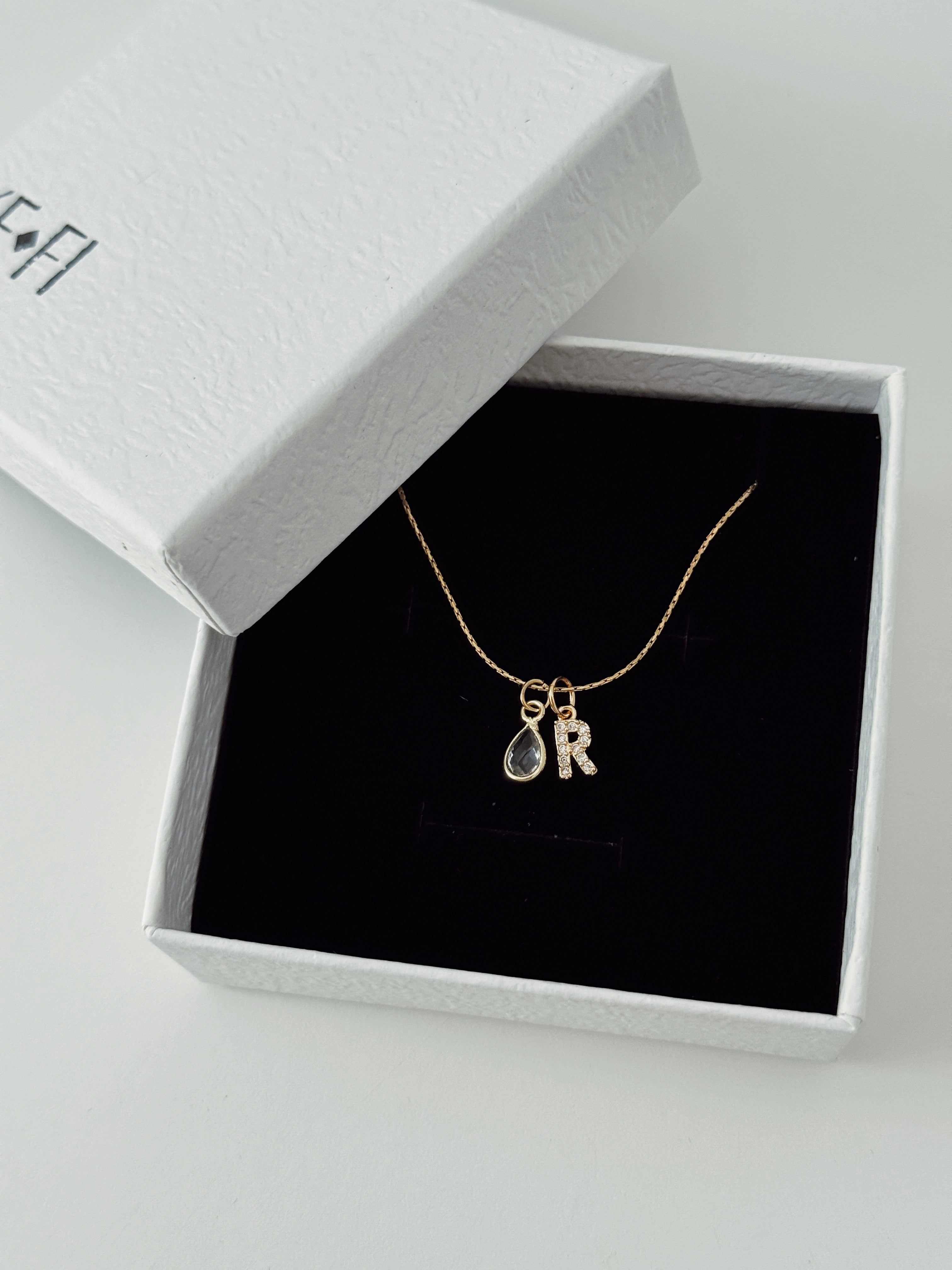Colar mini Inicial