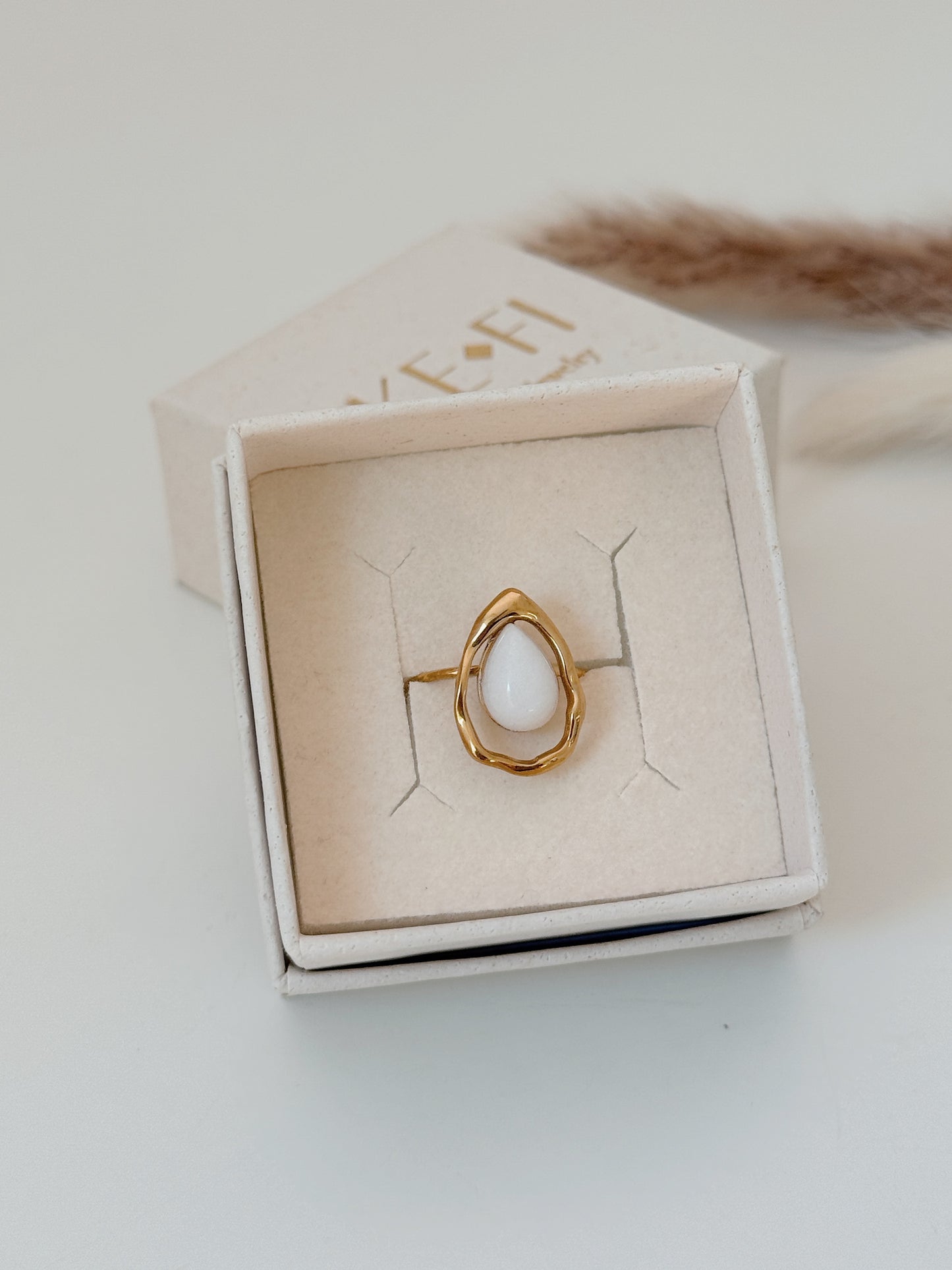 Anel gota dupla Pedra da Lua dourado