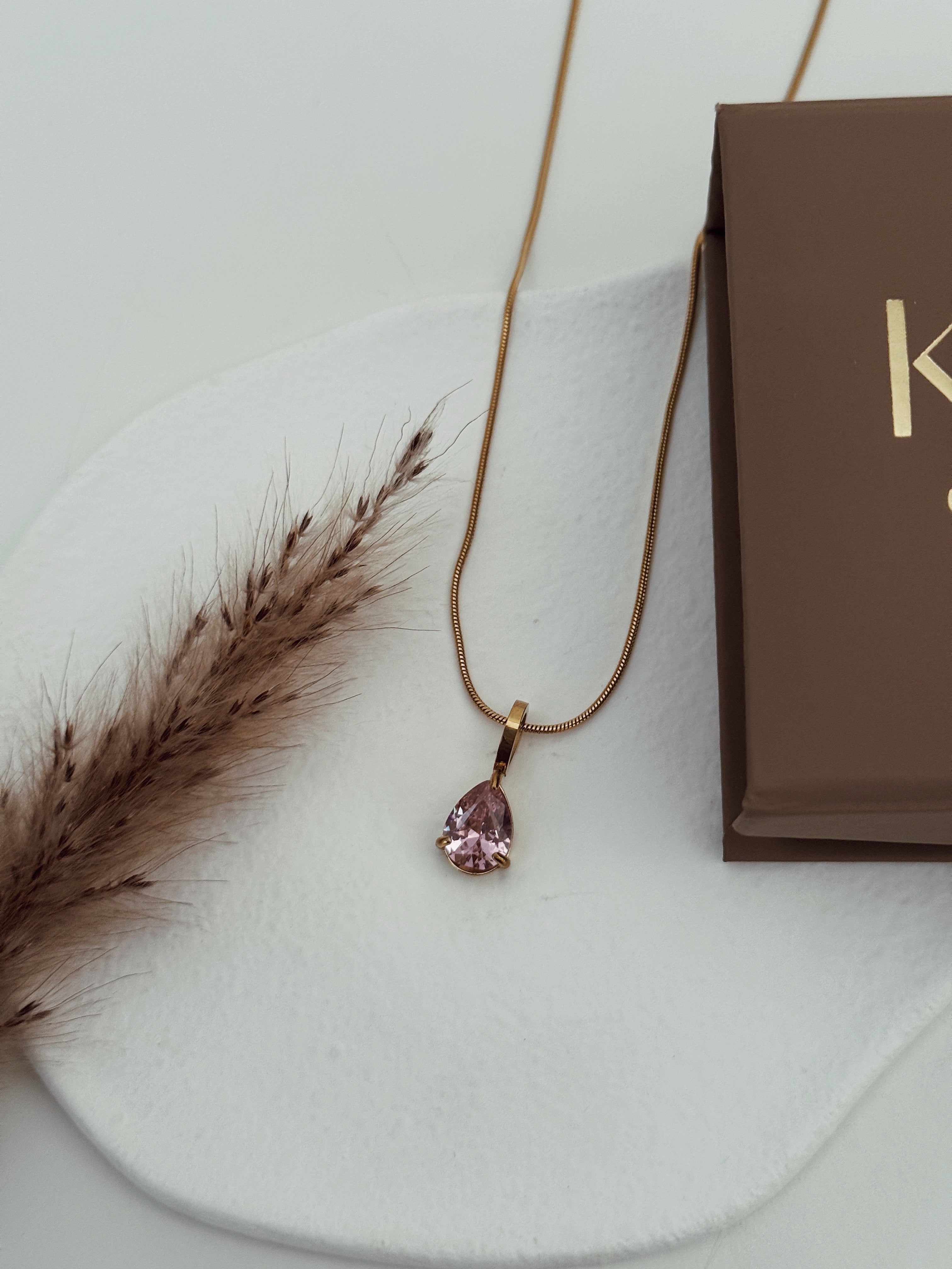 Colar gota rosa