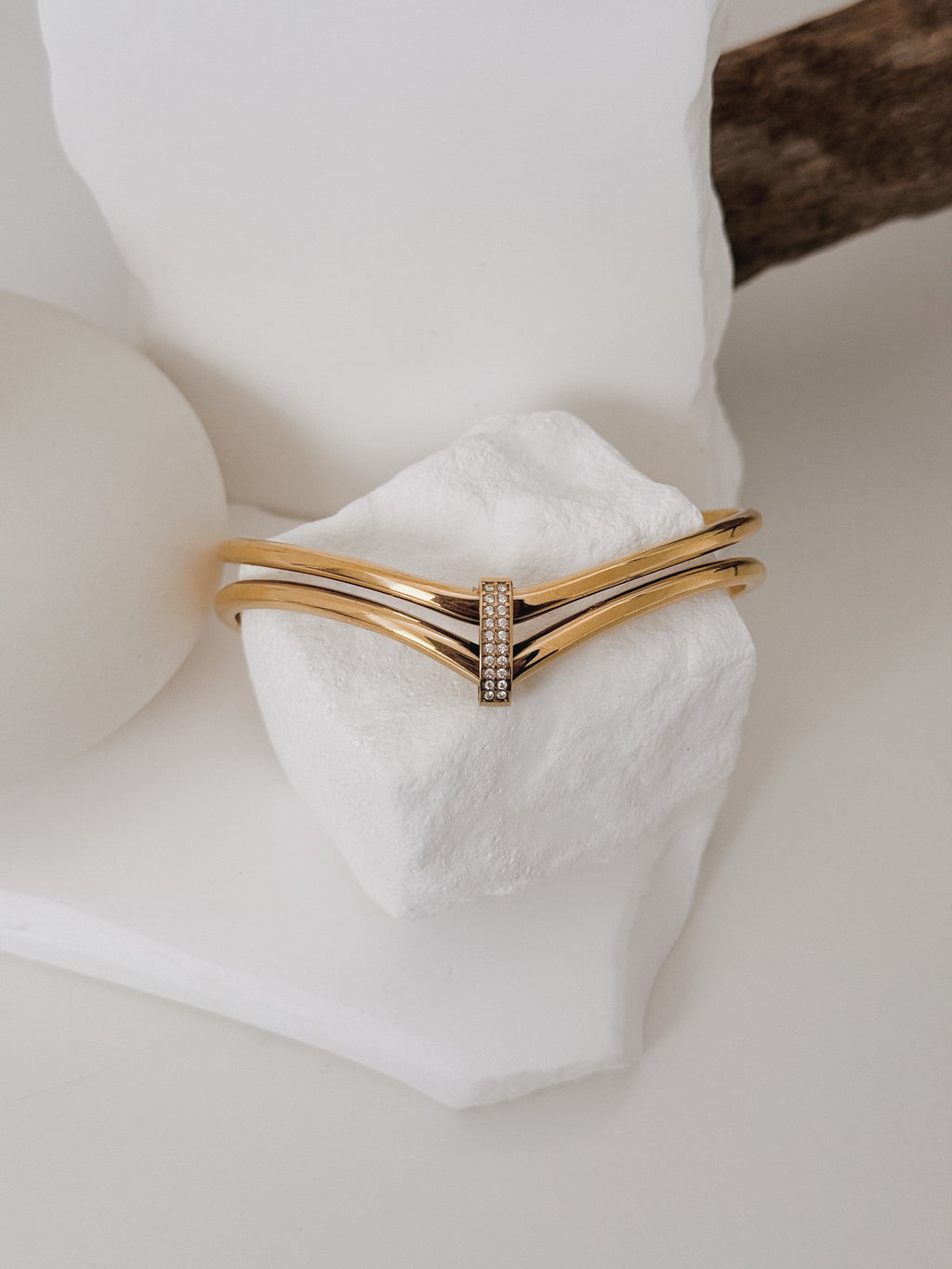 Pulseira em V | rígida