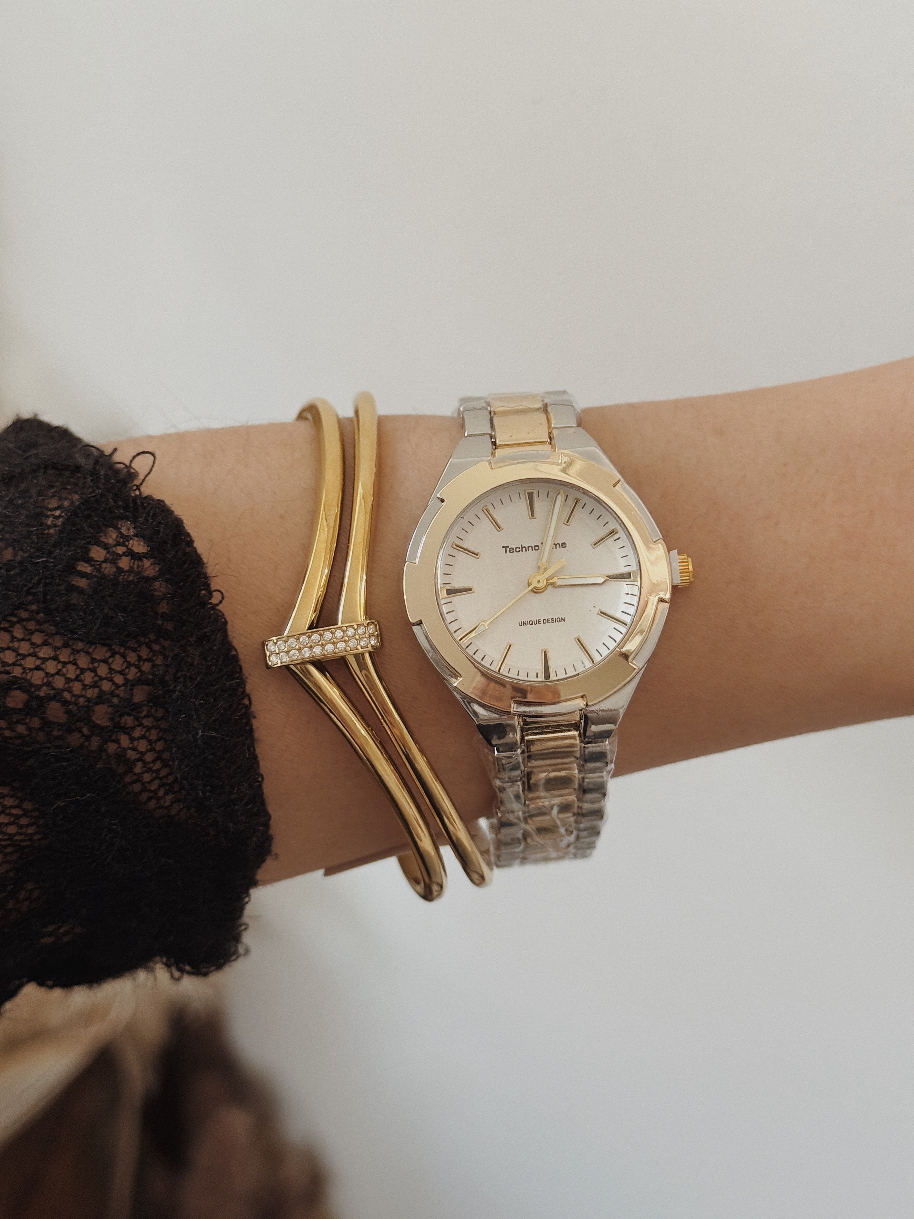 Pulseira em V | rígida