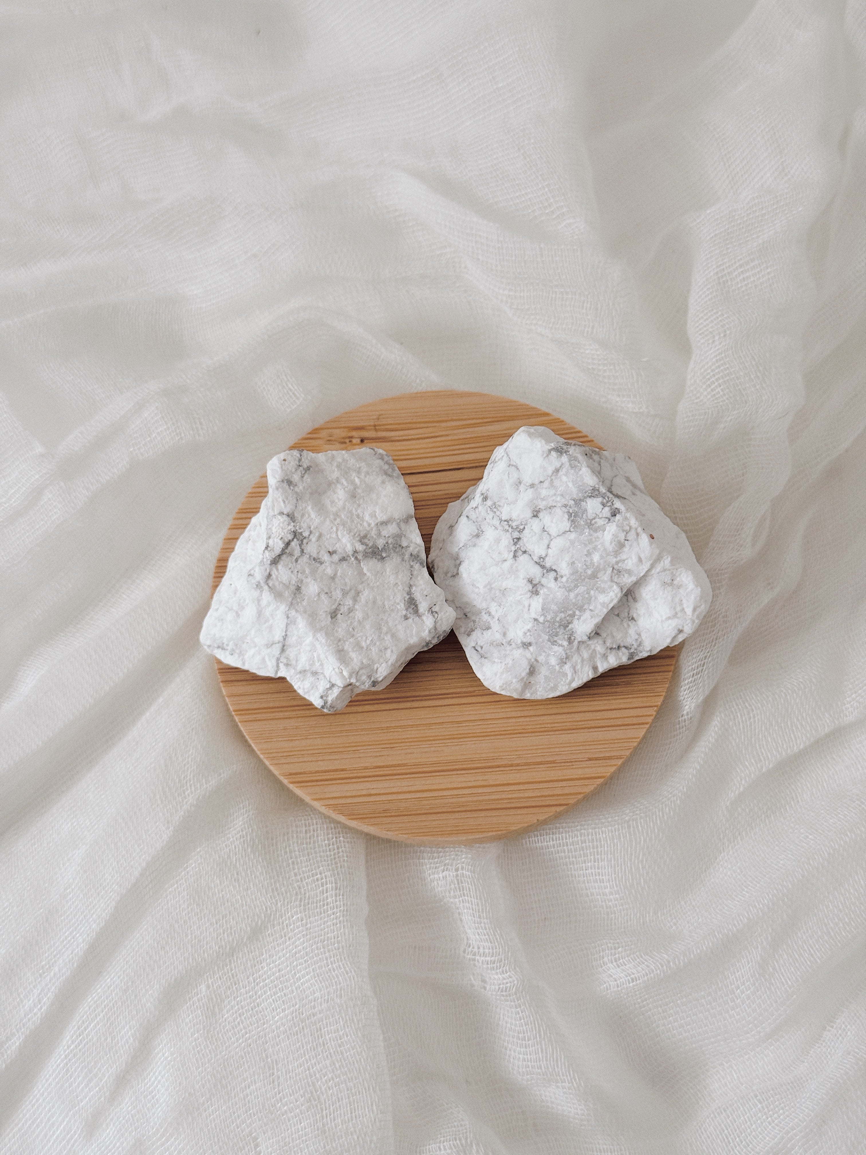 Howlite em bruto