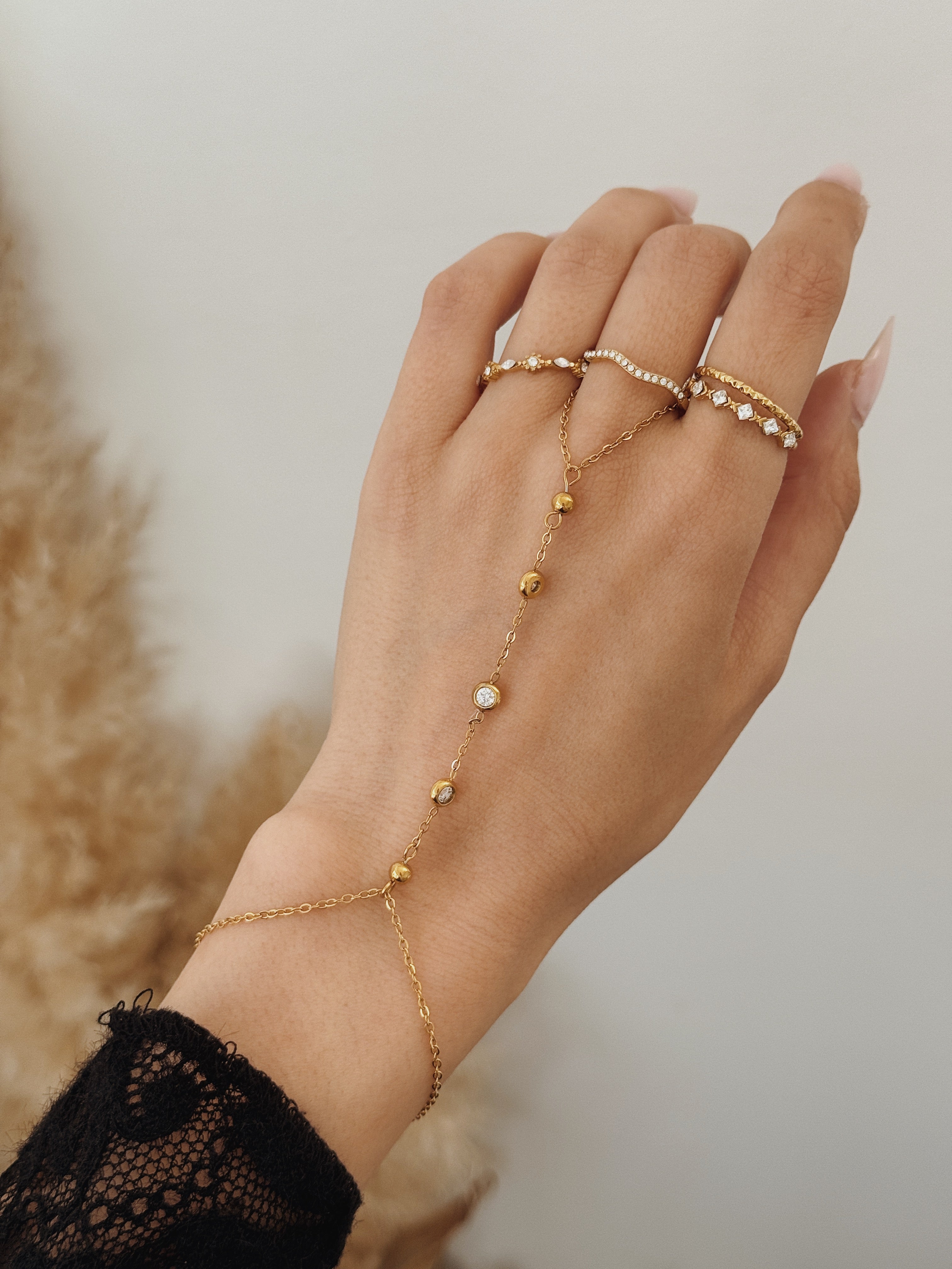 Pulseira de mão Lyra